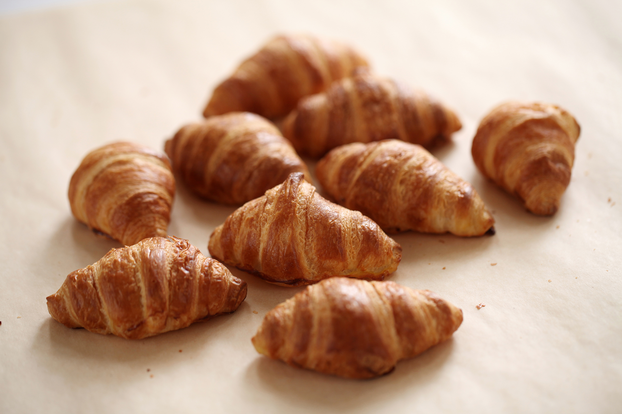 fresh-french-croissants-on-tablecloth